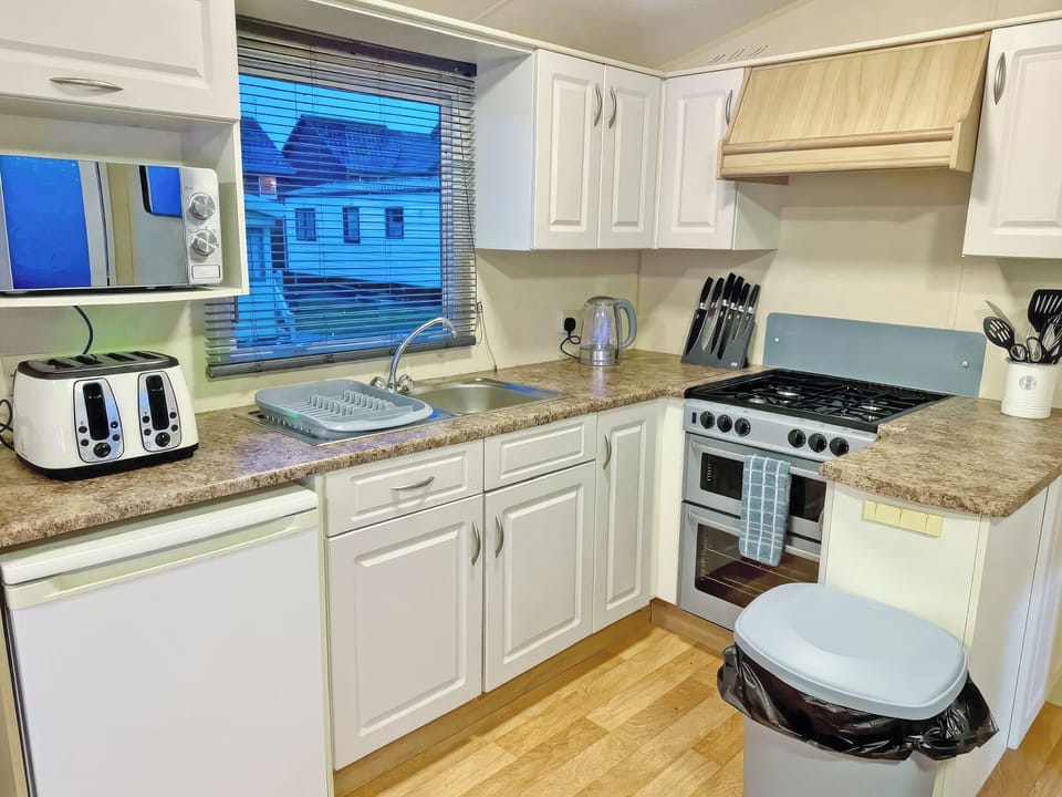 Kitchen | Willerby Vacation, Penrhyn Bay