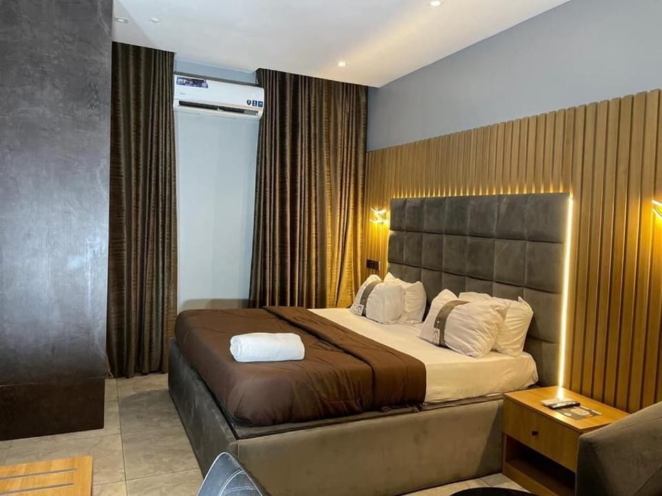 Classic Studio Suite, City View | WiFi (free)