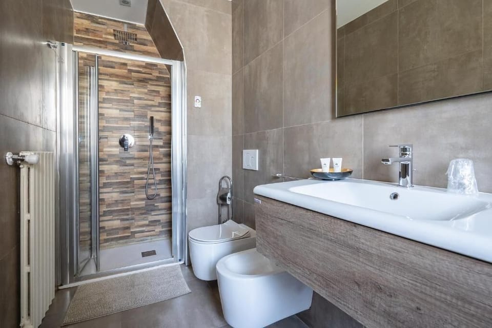 Camera Matrimoniale Deluxe | Bathroom | Slippers