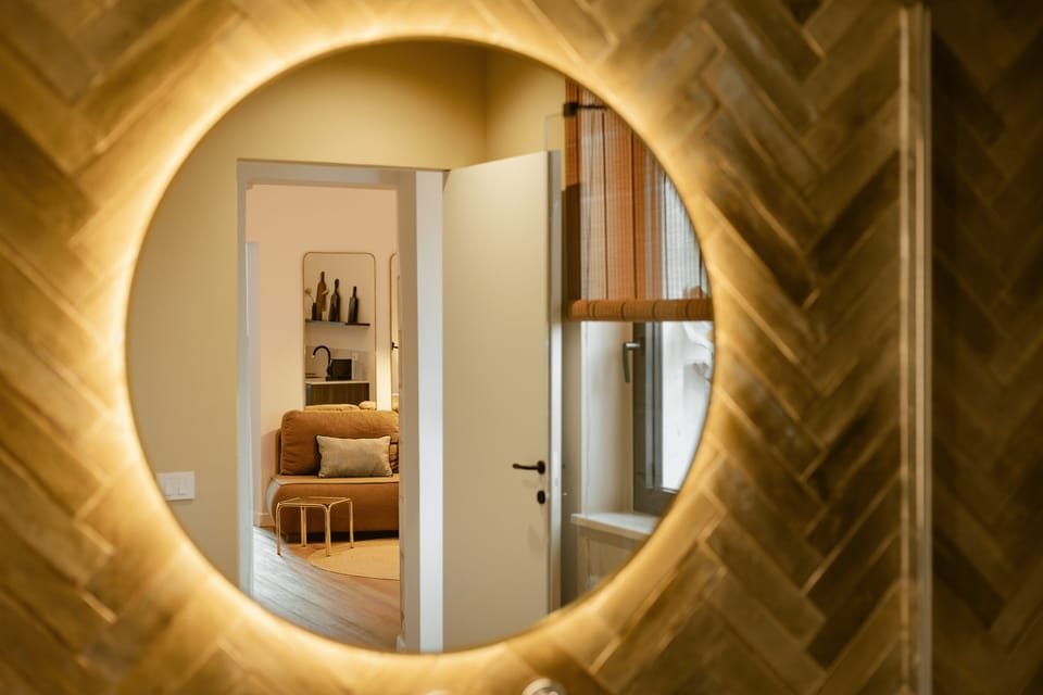Apartment, 1 King Bed, Balcony | Interior