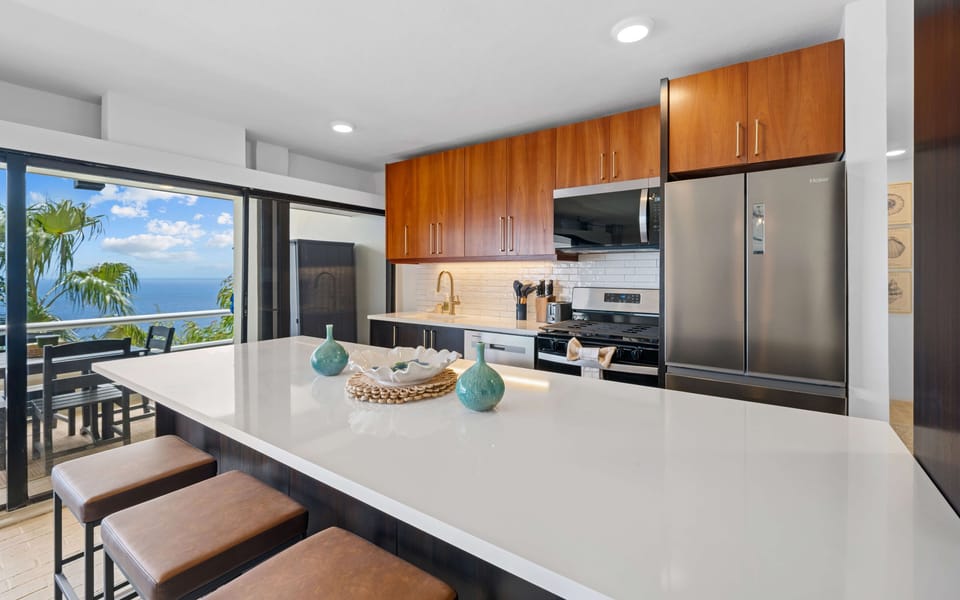 Full kitchen with everything you need to whip up a quick meal before hitting the beach or a full dinner to enjoy with your travel companions. 