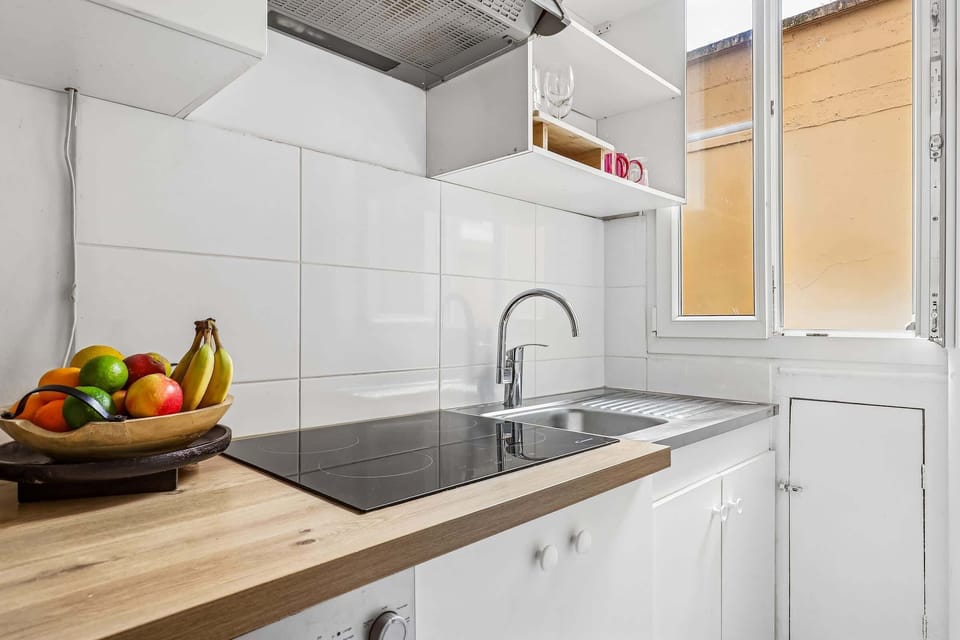 The kitchen is fully equipped to prepare a simple meal 