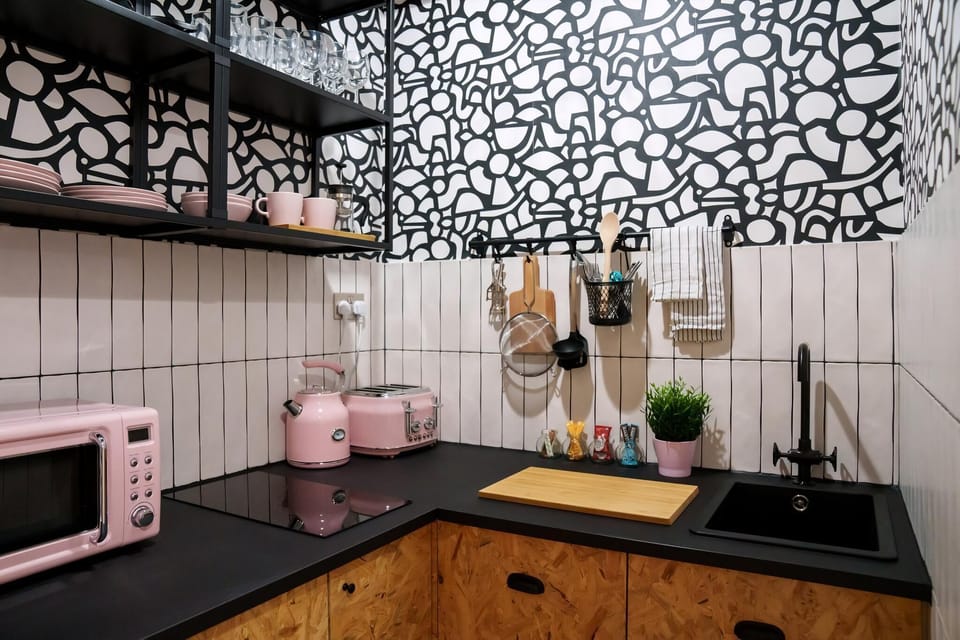 Apartment (One-Bedroom Apartment) | Private kitchen | Fridge, microwave, stovetop, dishwasher