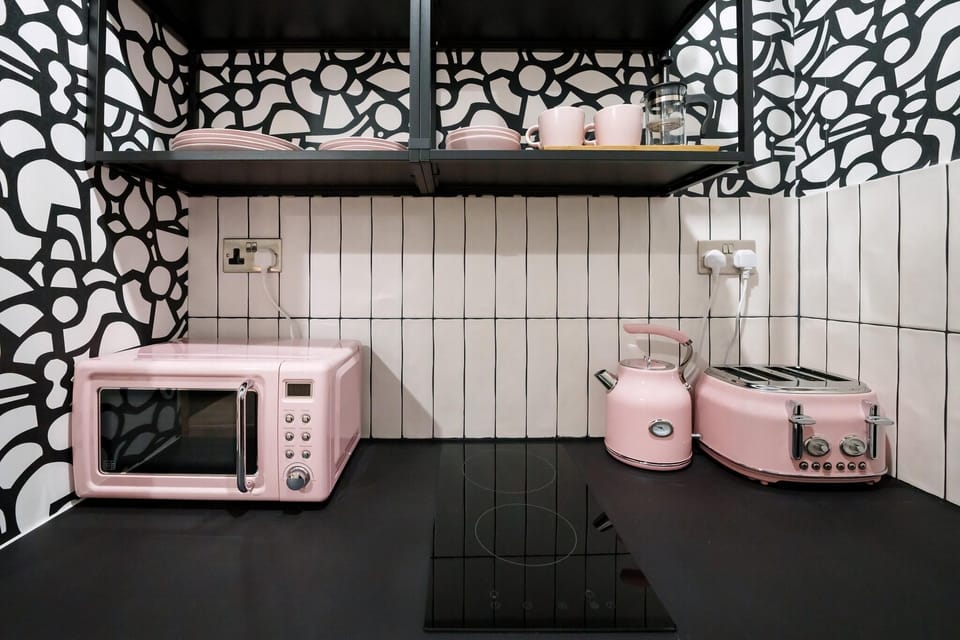 Apartment (One-Bedroom Apartment) | Iron/ironing board, WiFi (free), bed sheets