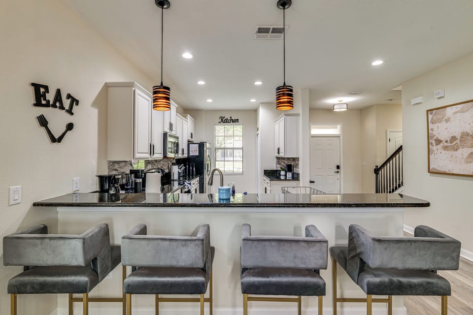 House (5 Bedrooms) | Interior