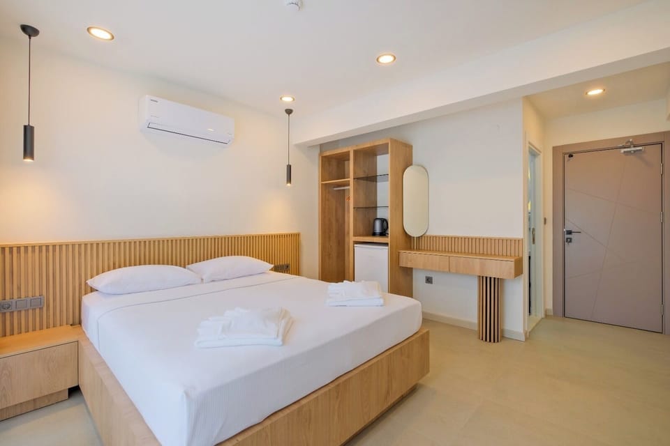 Standard Double Room | Egyptian cotton sheets, premium bedding, laptop workspace, WiFi (free)