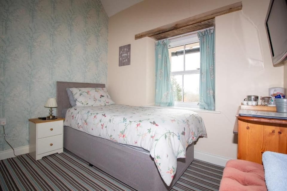 Single Room, Garden View | Desk, WiFi (free)