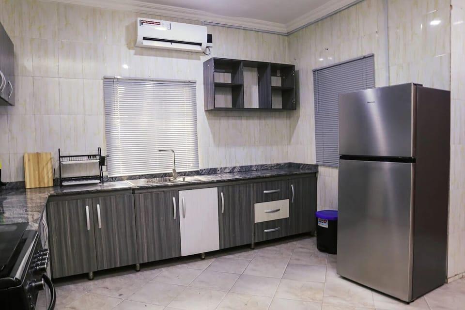 Economy Apartment, Balcony, City View | Private kitchen | Fridge, microwave, oven, stovetop
