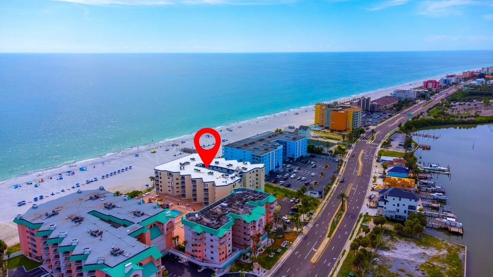 Jeff and Gina Properties - Beach Palms 404 (BCHP404) - Indian Shores - 3 Bedroom - 2 Bathroom - Gulf Coast - Waterfront - Beach Front