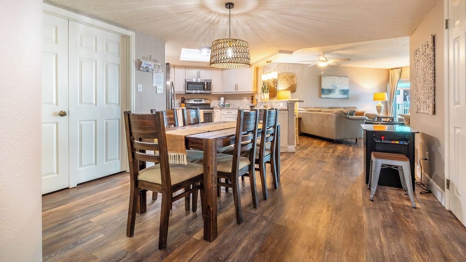 Jeff and Gina Properties - Beach Palms 404 (BCHP404) - Indian Shores - 3 Bedroom - 2 Bathroom - Gulf Coast - Waterfront - Beach Front