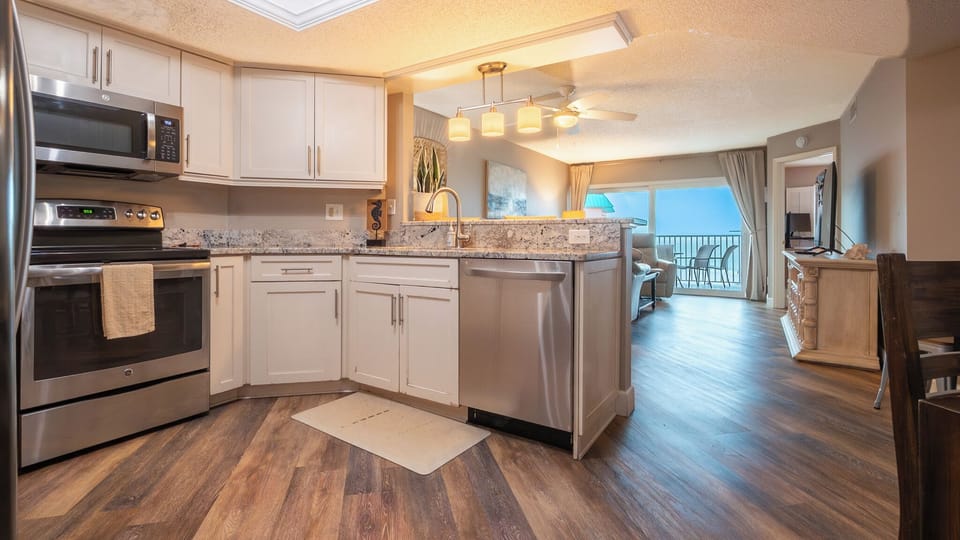 Jeff and Gina Properties - Beach Palms 404 (BCHP404) - Indian Shores - 3 Bedroom - 2 Bathroom - Gulf Coast - Waterfront - Beach Front