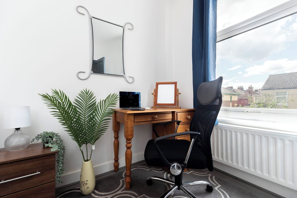 Luxury House, Non Smoking | Desk, laptop workspace, iron/ironing board, WiFi (free)