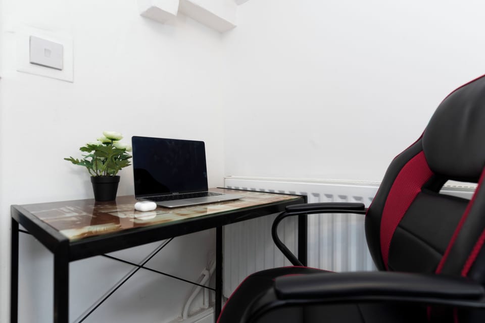 Luxury House, Non Smoking | Desk, laptop workspace, iron/ironing board, WiFi (free)