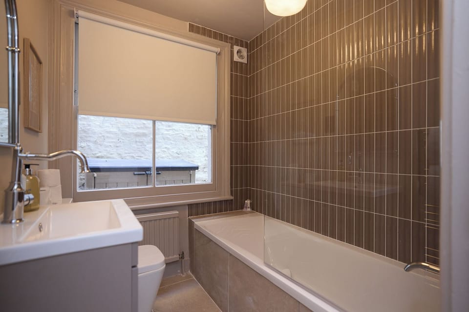 Blythe & Bloom Garden Flat Apartment in London