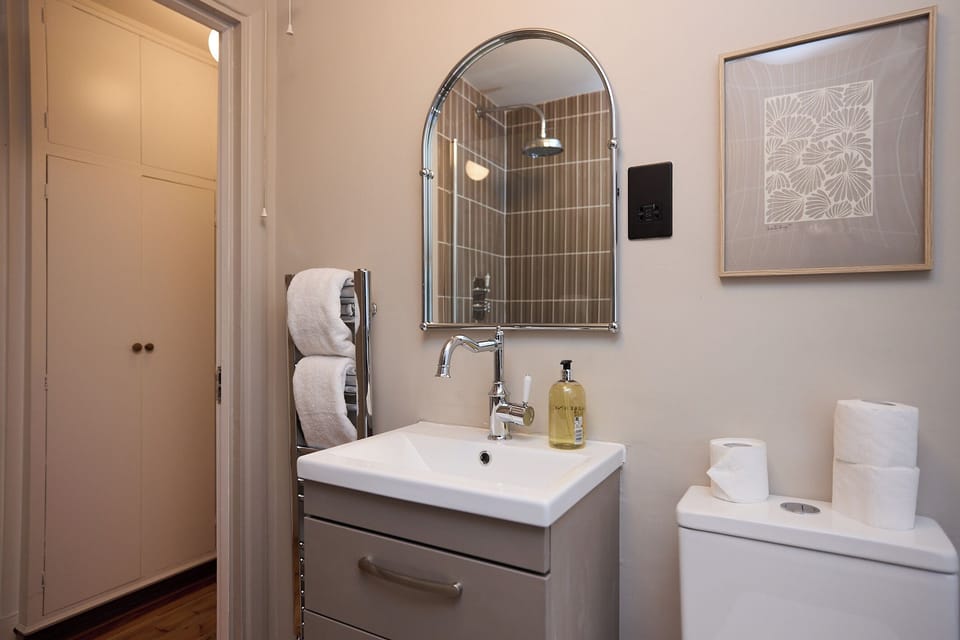 Blythe & Bloom Garden Flat Apartment in London