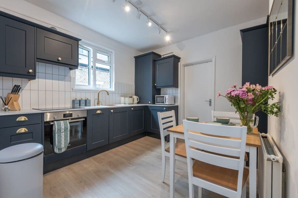 Cook breakfast or enjoy a quiet meal at the dining table.