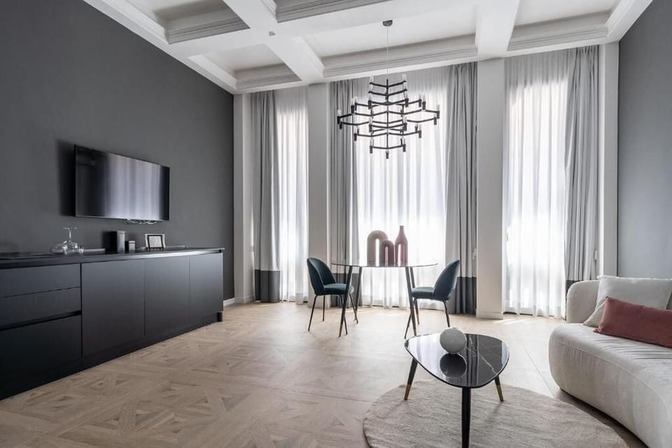 Appartamento 2 | Living area | 60-inch Smart TV with digital channels