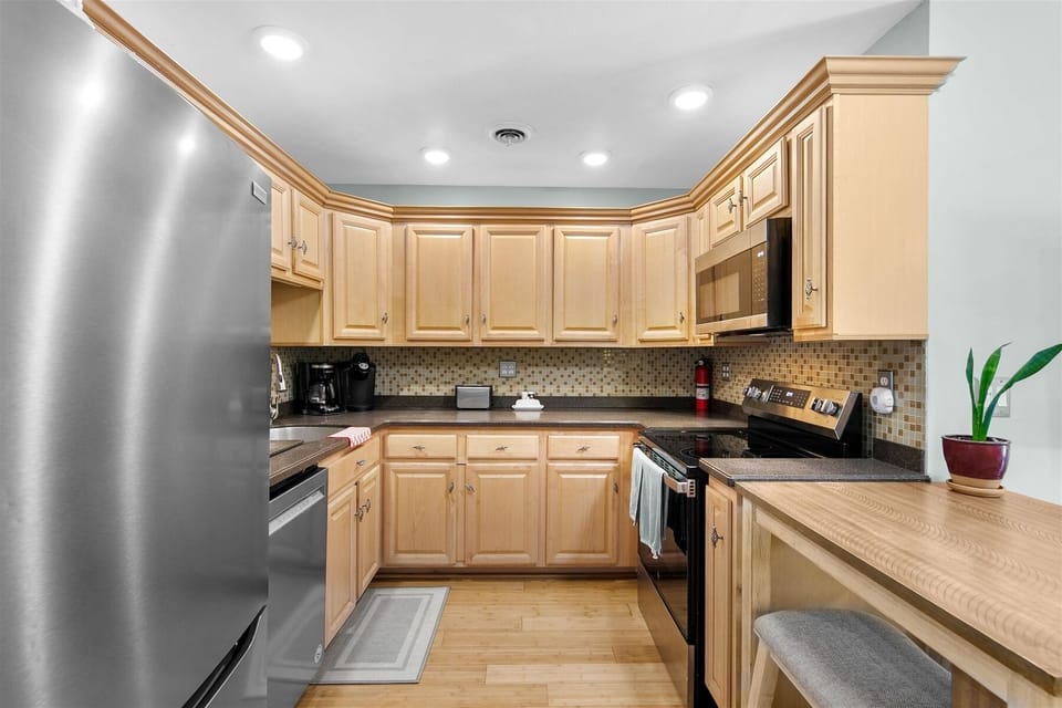 From morning coffee to heart dinners, this gorgeous kitchen is ready for the chef in your group!