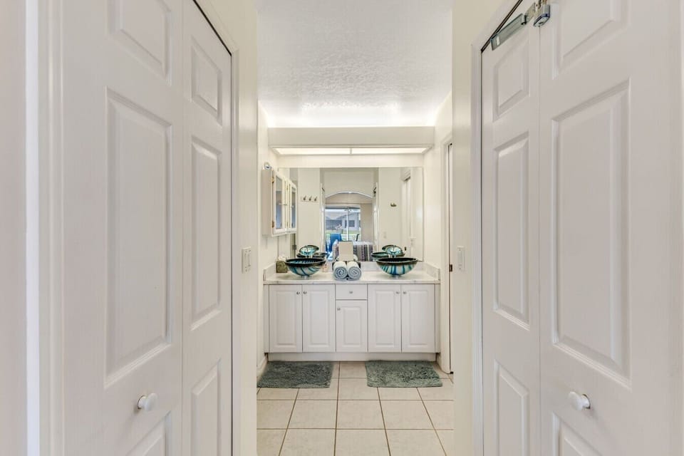En-Suite Bathroom | Vessel Sink | Fresh Towels Provided
