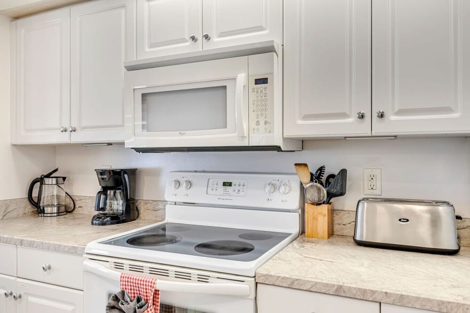 Kitchen | Electric Range & Over-Range Microwave | Coffee Station