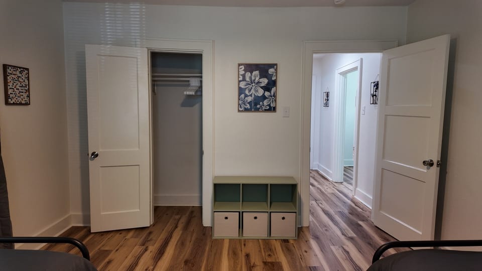 2 twin bedroom