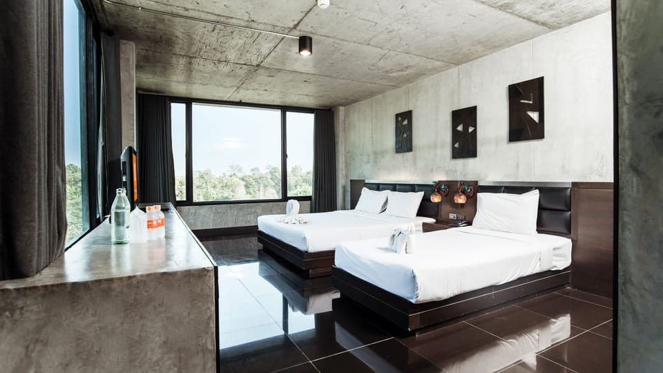 Deluxe Triple Room | Blackout drapes, free WiFi, bed sheets