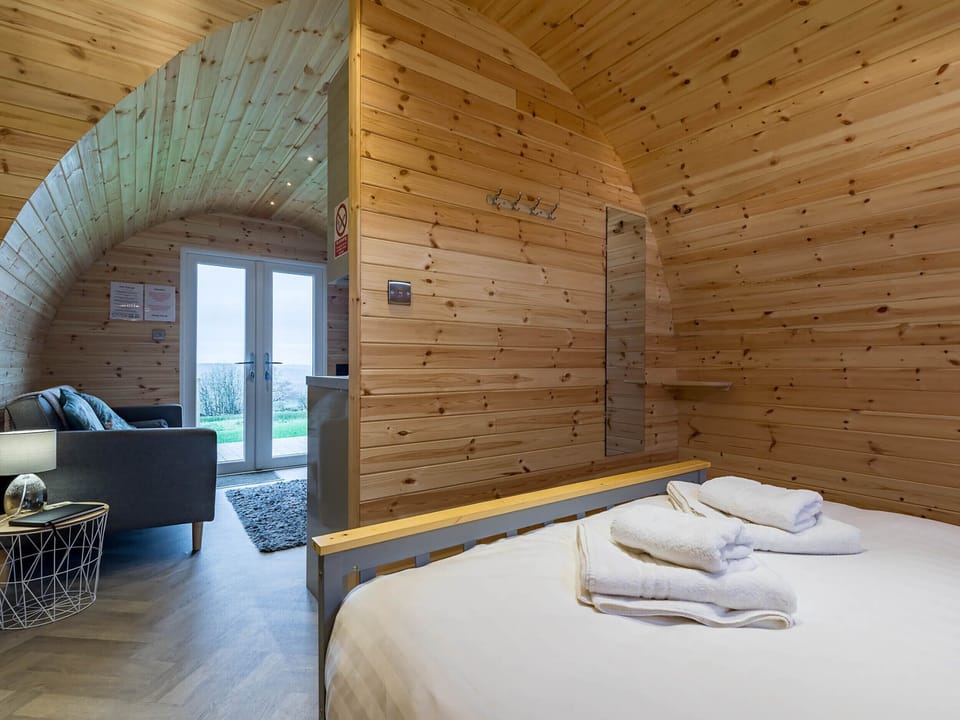 The Lodge at Brambles Farm Sleeps 4 Hot Tub Cottage in Staffordshire Moorlands District