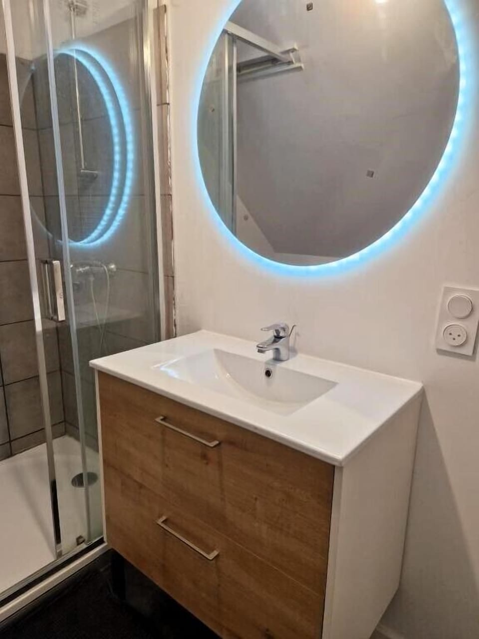 Deluxe Double Room, Non Smoking, City View | Bathroom