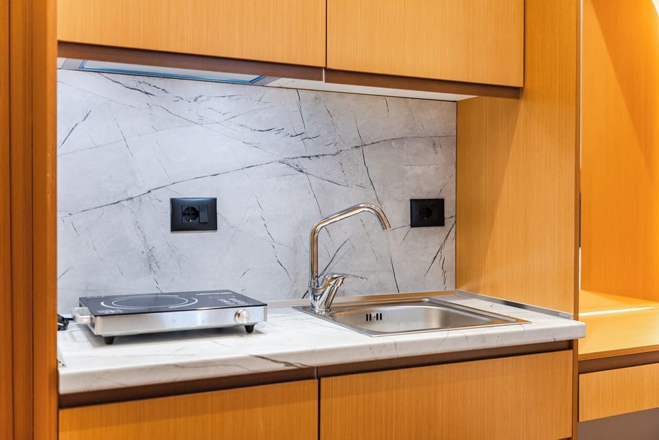 Deluxe Triple Room | Private kitchen