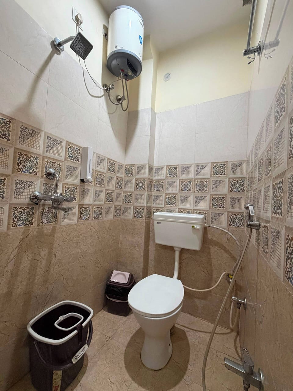 Double Room | Bathroom | Shower, towels, soap, shampoo