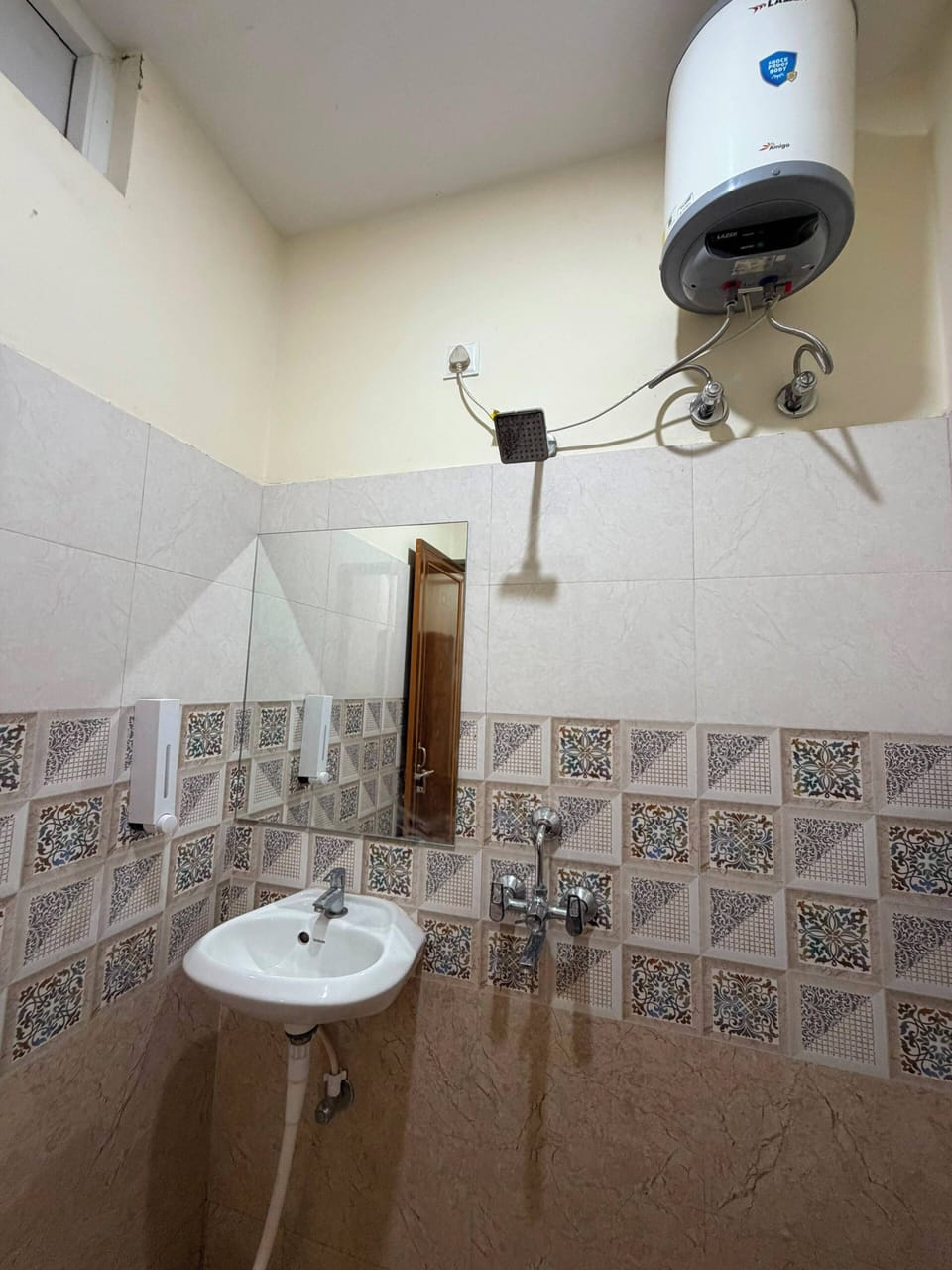 Double Room | Bathroom | Shower, towels, soap, shampoo