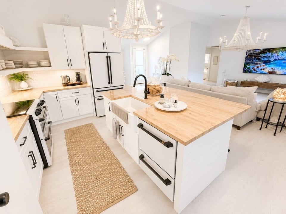 full kitchen
