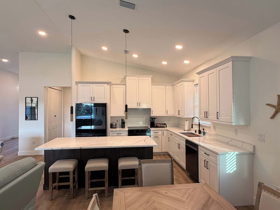 Fully Equipped Kitchen with all the Essentials