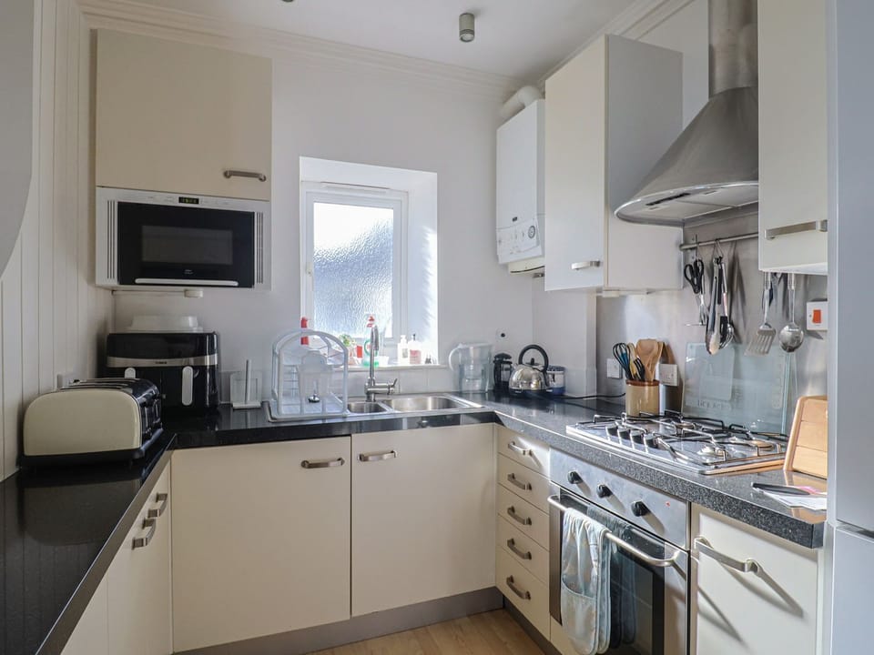 Dishwasher, cookware/dishes/utensils