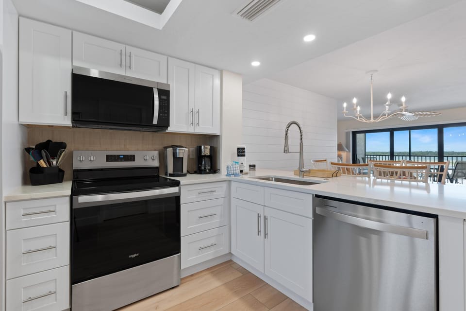 Condo, 1 King Bed with Sofa bed (Carlos Pointe #231 Beach Bum Getaway) | Private kitchen