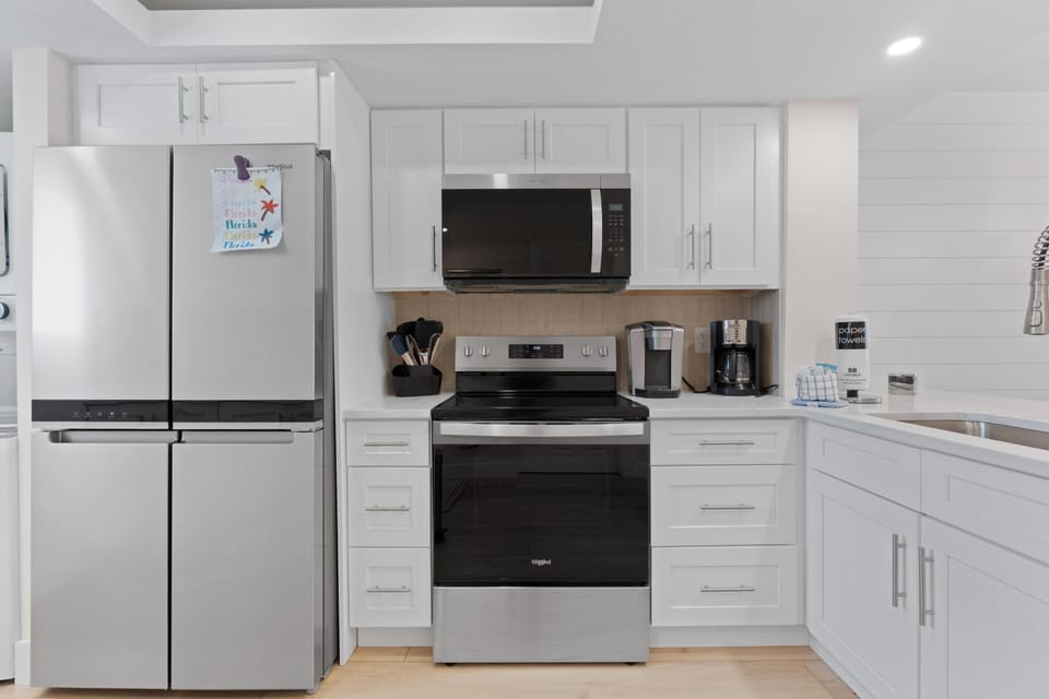 Condo, 1 King Bed with Sofa bed (Carlos Pointe #231 Beach Bum Getaway) | Private kitchen