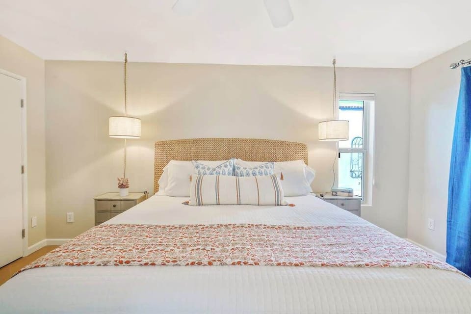 Hotel grade linens and pillows!