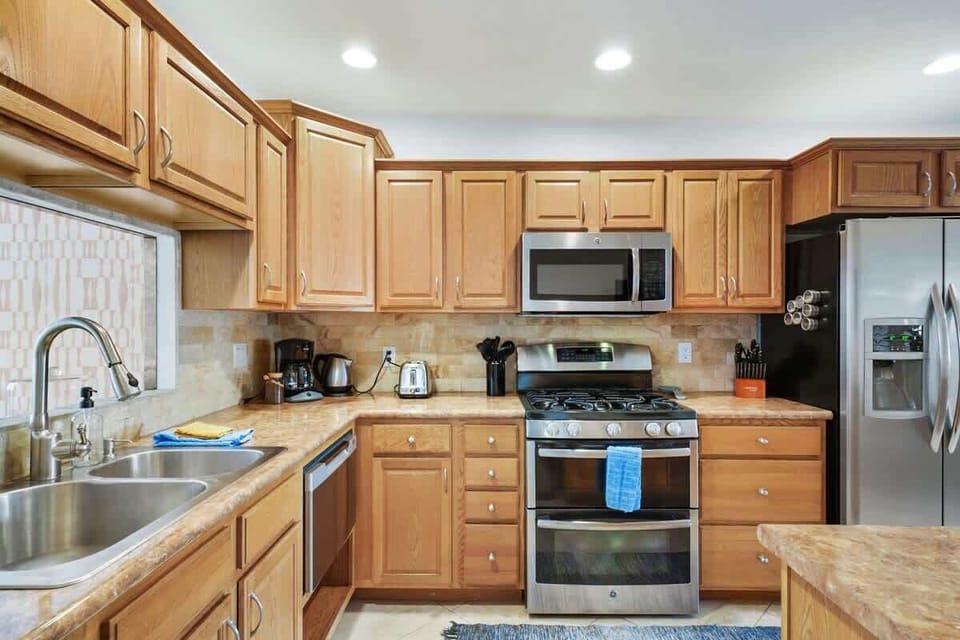 Fully equipped kitchen with modern appliances.