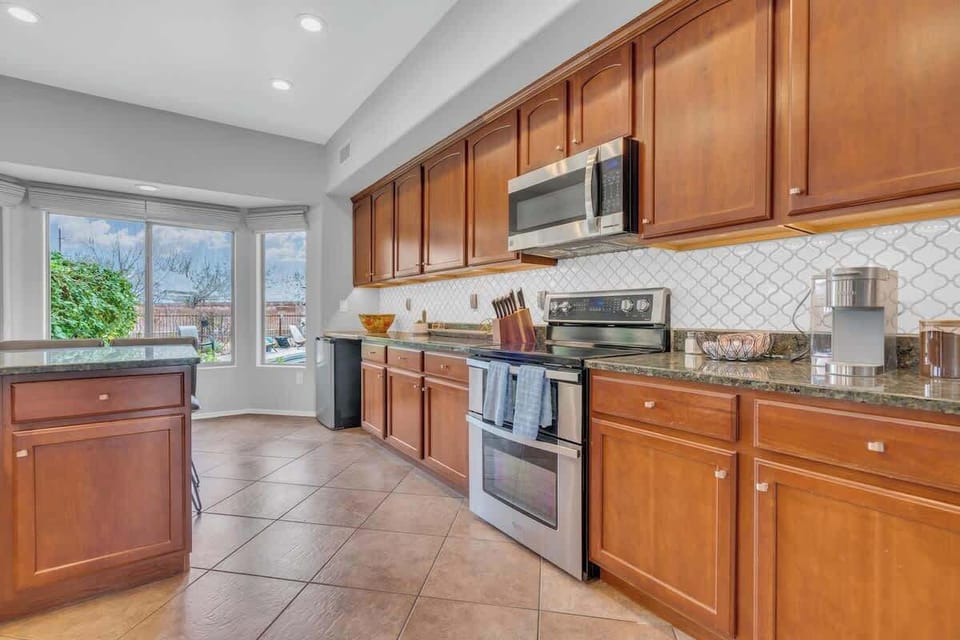 Fully equipped kitchen with all the amenities! 