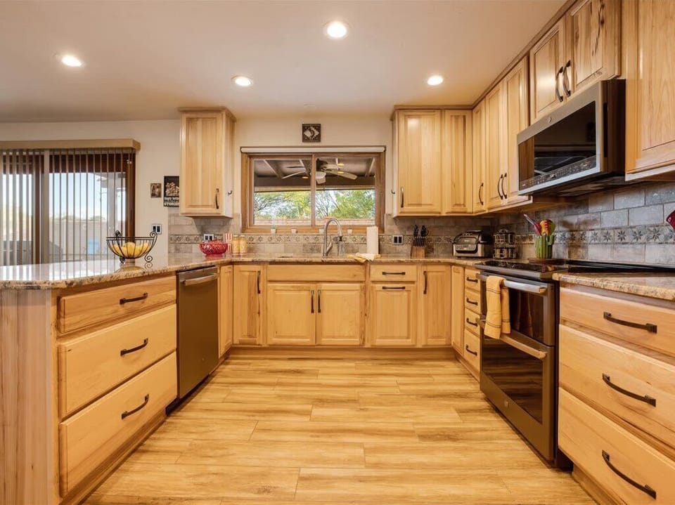 Fully equipped kitchen with amenities.