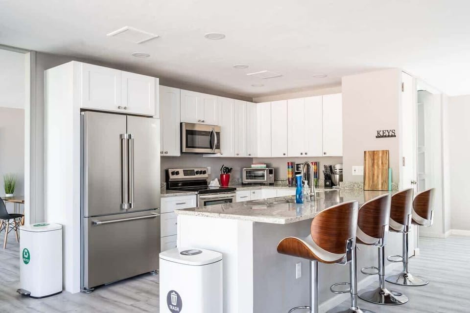 Fully equipped kitchen with modern appliances!