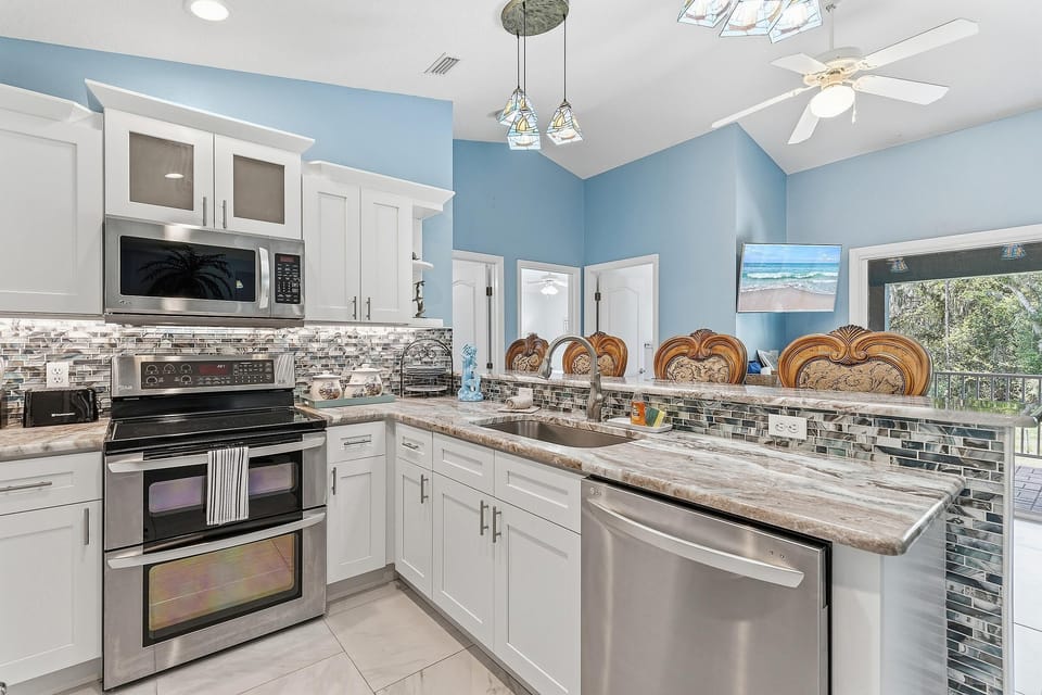 Condo, 2 Queen Beds (The Flying Mermaid) | Private kitchen