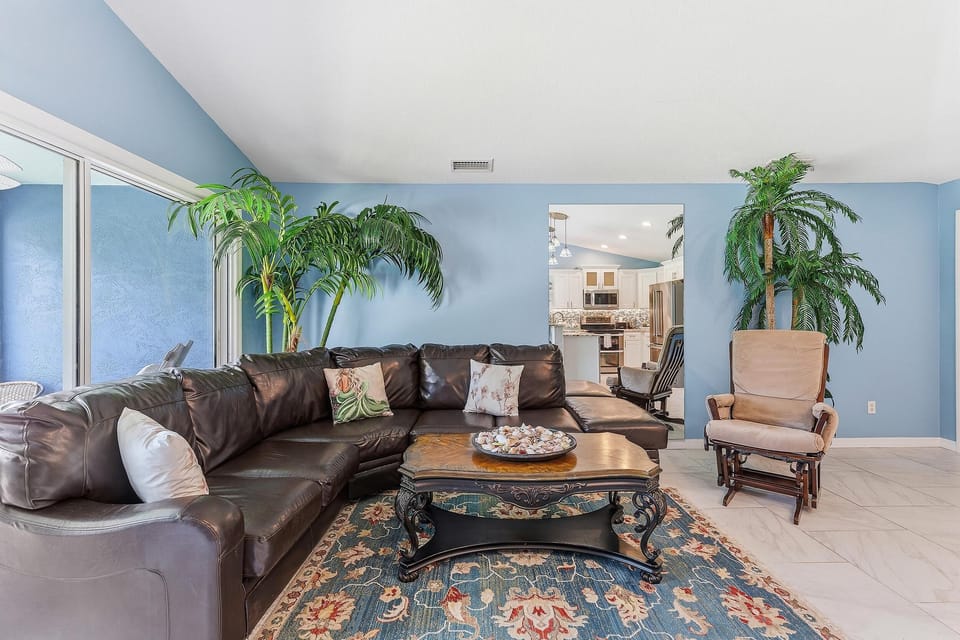 Condo, 2 Queen Beds (The Flying Mermaid) | Living area