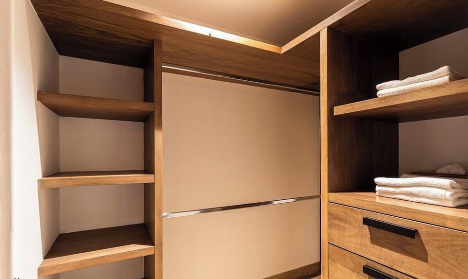 Furnishings, decor and amenities may slightly vary.
