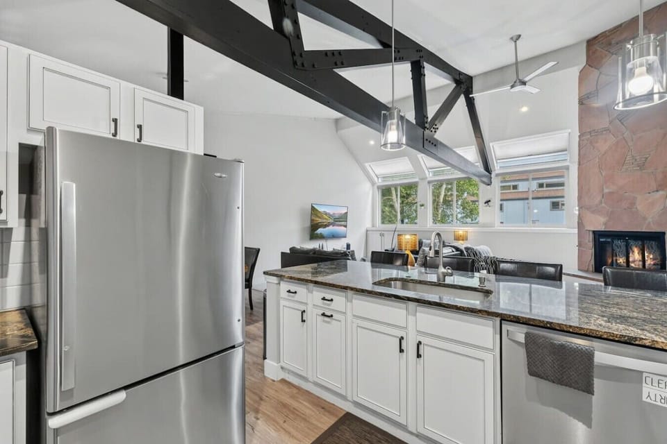 Fully equipped kitchen with bar seating