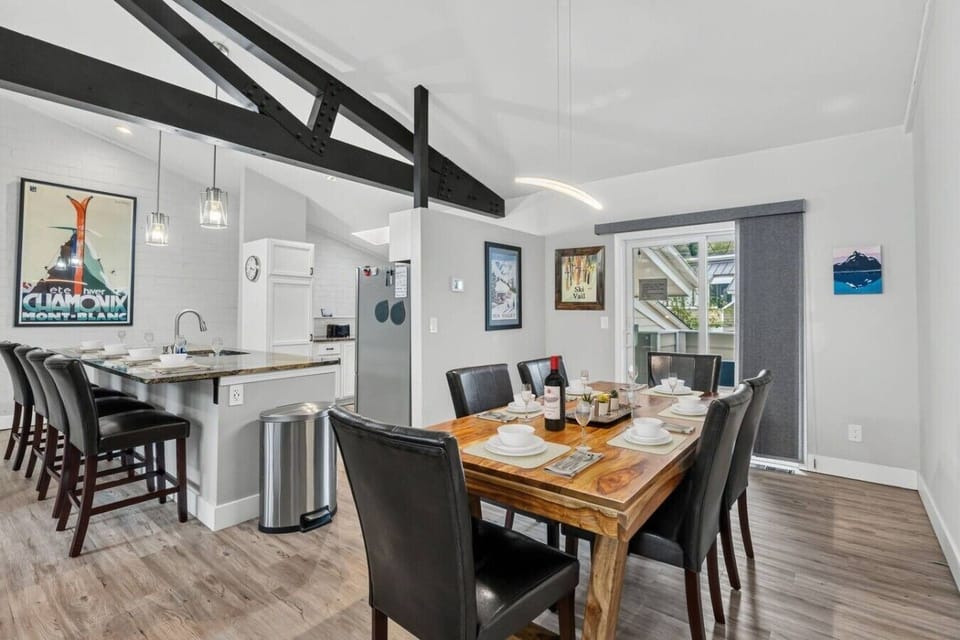 Dining room with seating for 6
