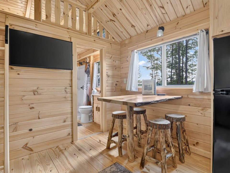 Montana Dining Area | Rustic Bar Stools | Smart TV & Natural Light