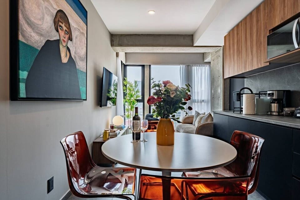 Enjoy the open-concept living and dining area featuring contemporary décor, and a fully equipped kitchen.