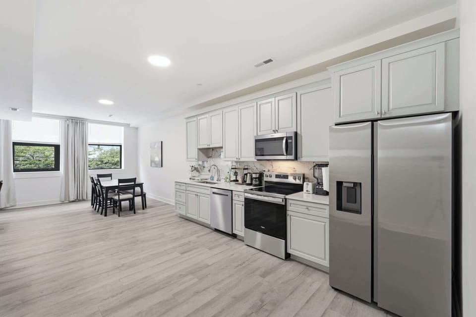 Huge Chef's Kitchen