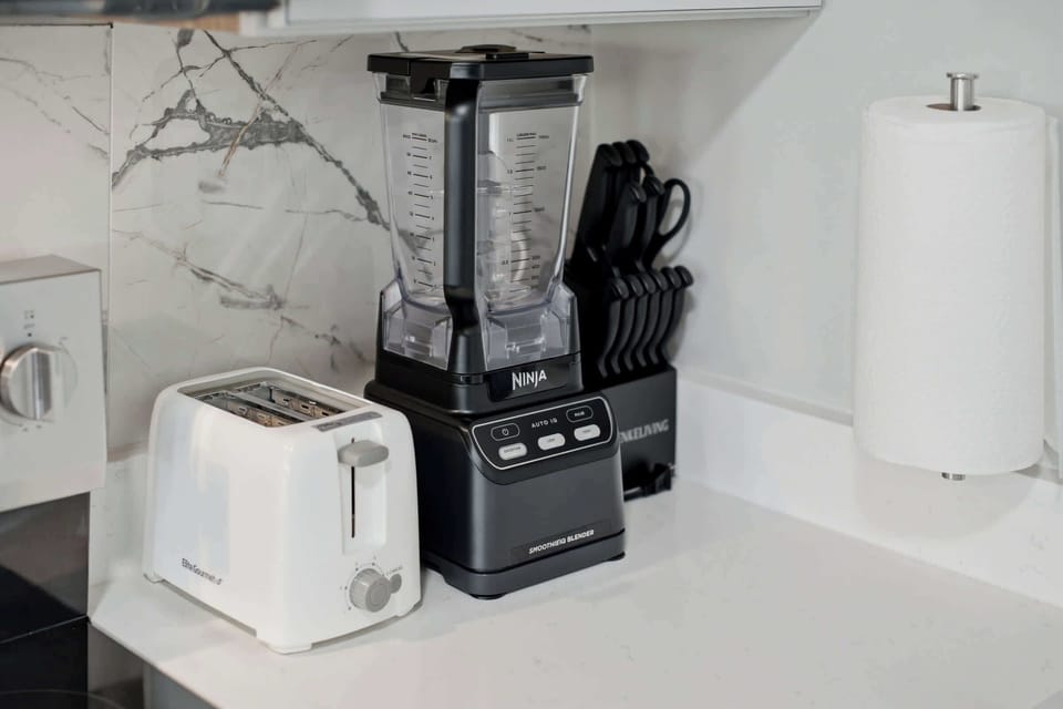 Ninja Blender, toaster & chef knife block